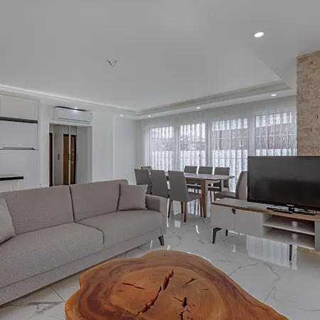Villa Near By The Land Of Legends , Private Pool , Aurora