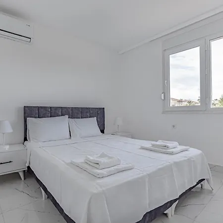 Villa Near By The Land Of Legends , Private Pool , Aurora